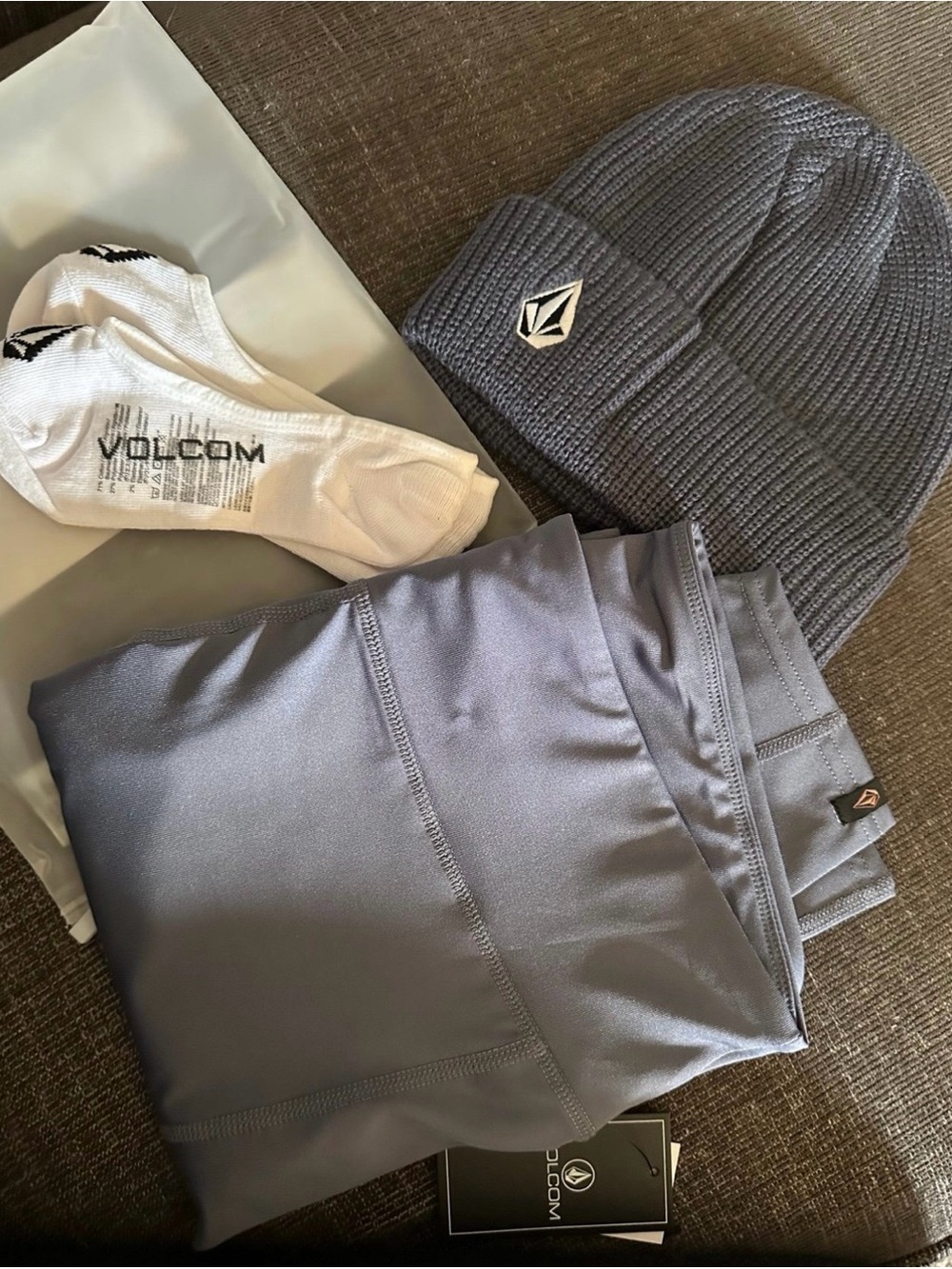 Volcom Lived In Lounge Gift Set XL Leggings Beanie Socks NWT Complete Set